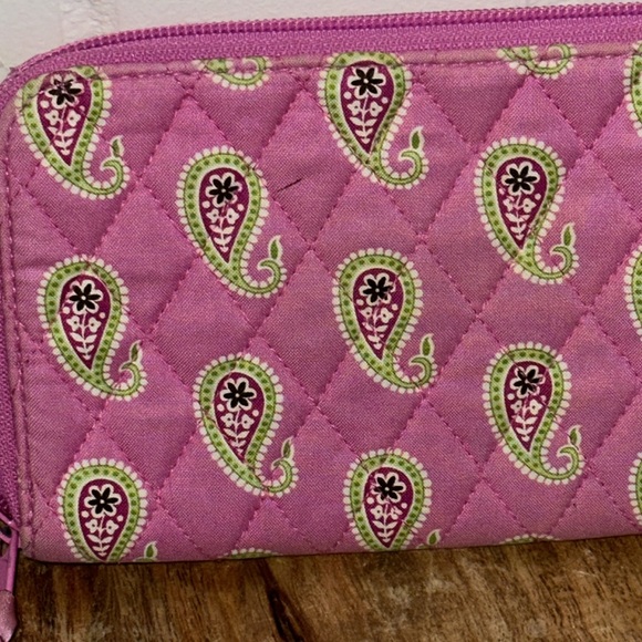 Vintage Vera Bradley‎ Very Berry Paisley zip up wallet organizer - Picture 2 of 4